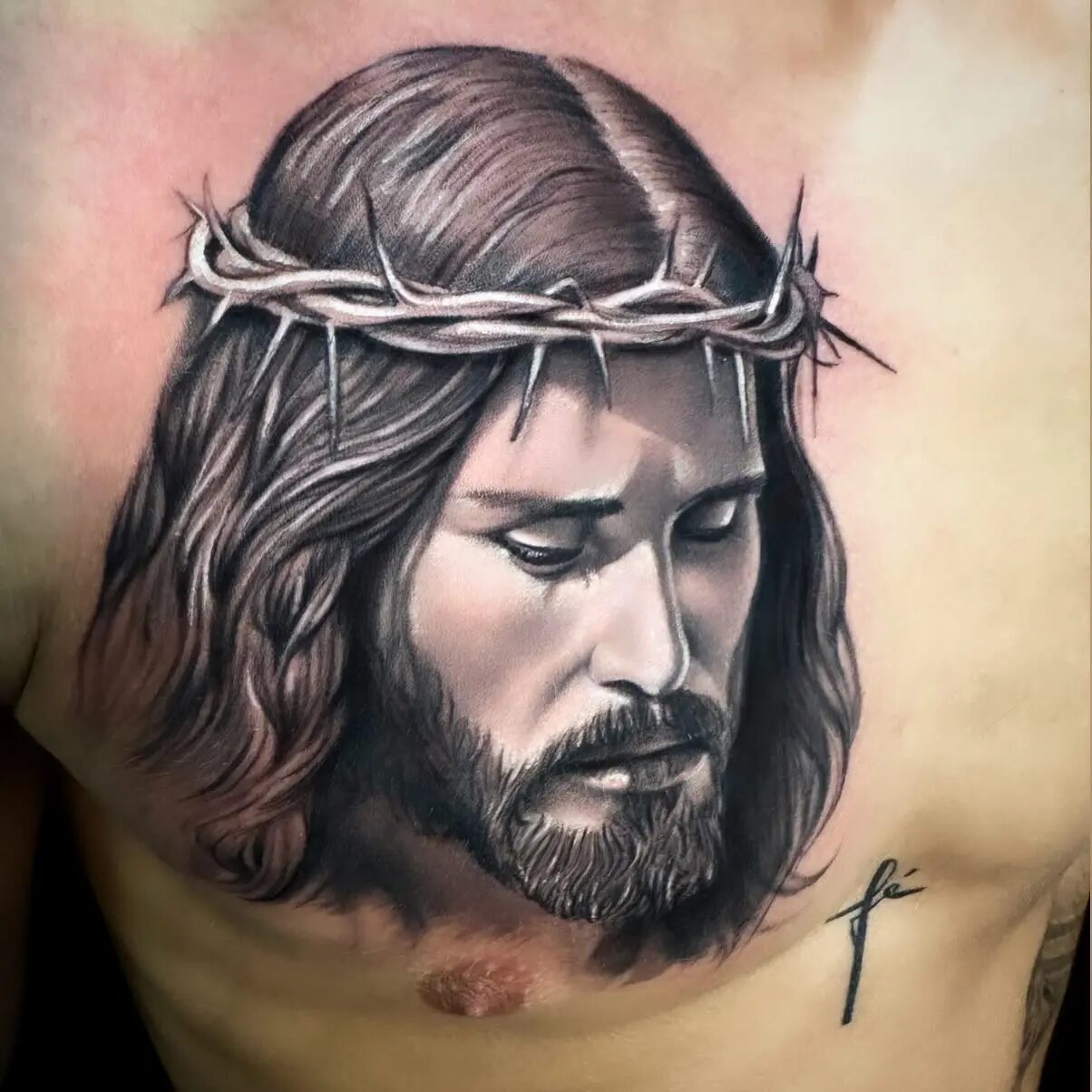 Retrato realista de Cristo com coroa de espinhos, black & grey, tatuado por Joaquim Cruz